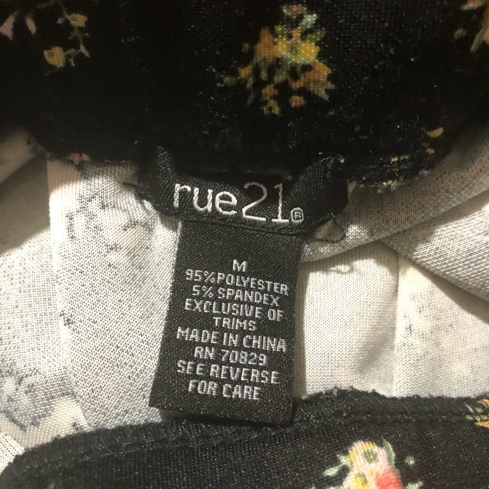 Rue 21 Black Floral Skater Skirt Size Medium - Picture 3 of 5